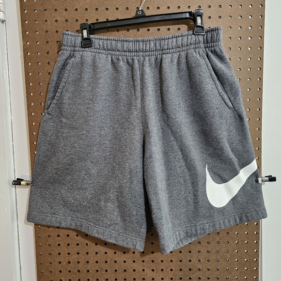 Nike Gym Shorts - Picture 1 of 4